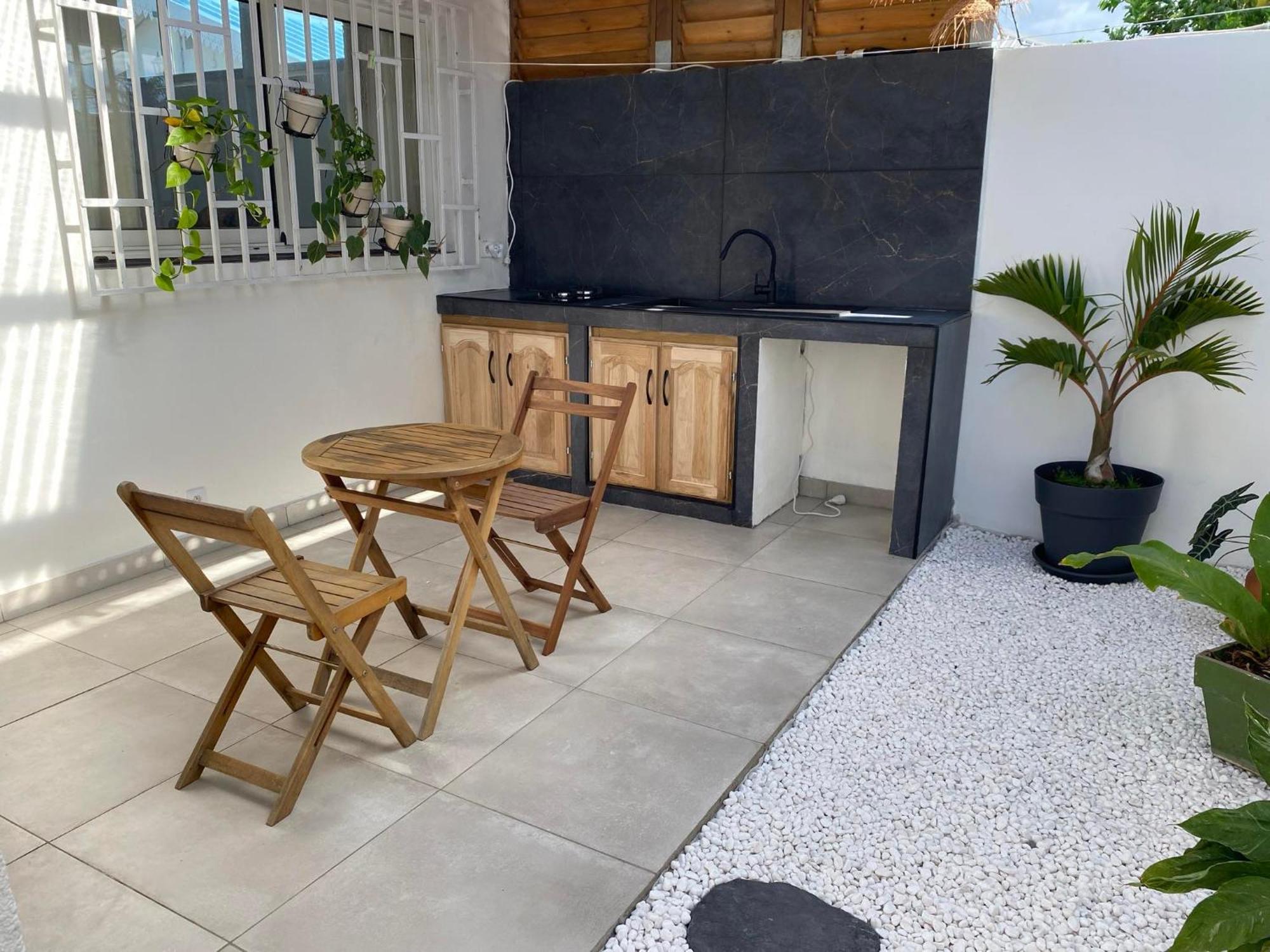La Chambre Des Sorciers - Logement Independant 圣玛丽 外观 照片